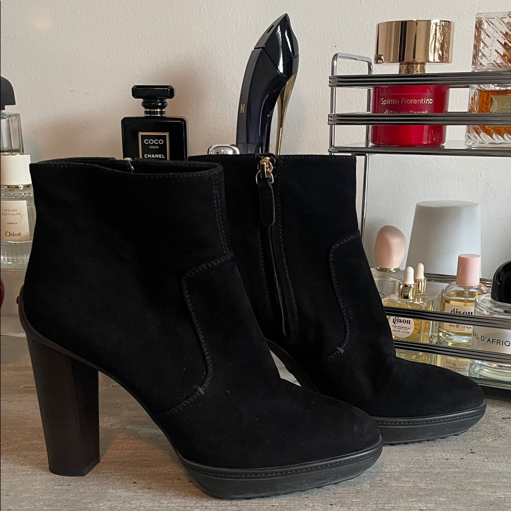 Tod’s Black Suede Ankle Boots Block Heel Platform Booties Size 8.5 Italy